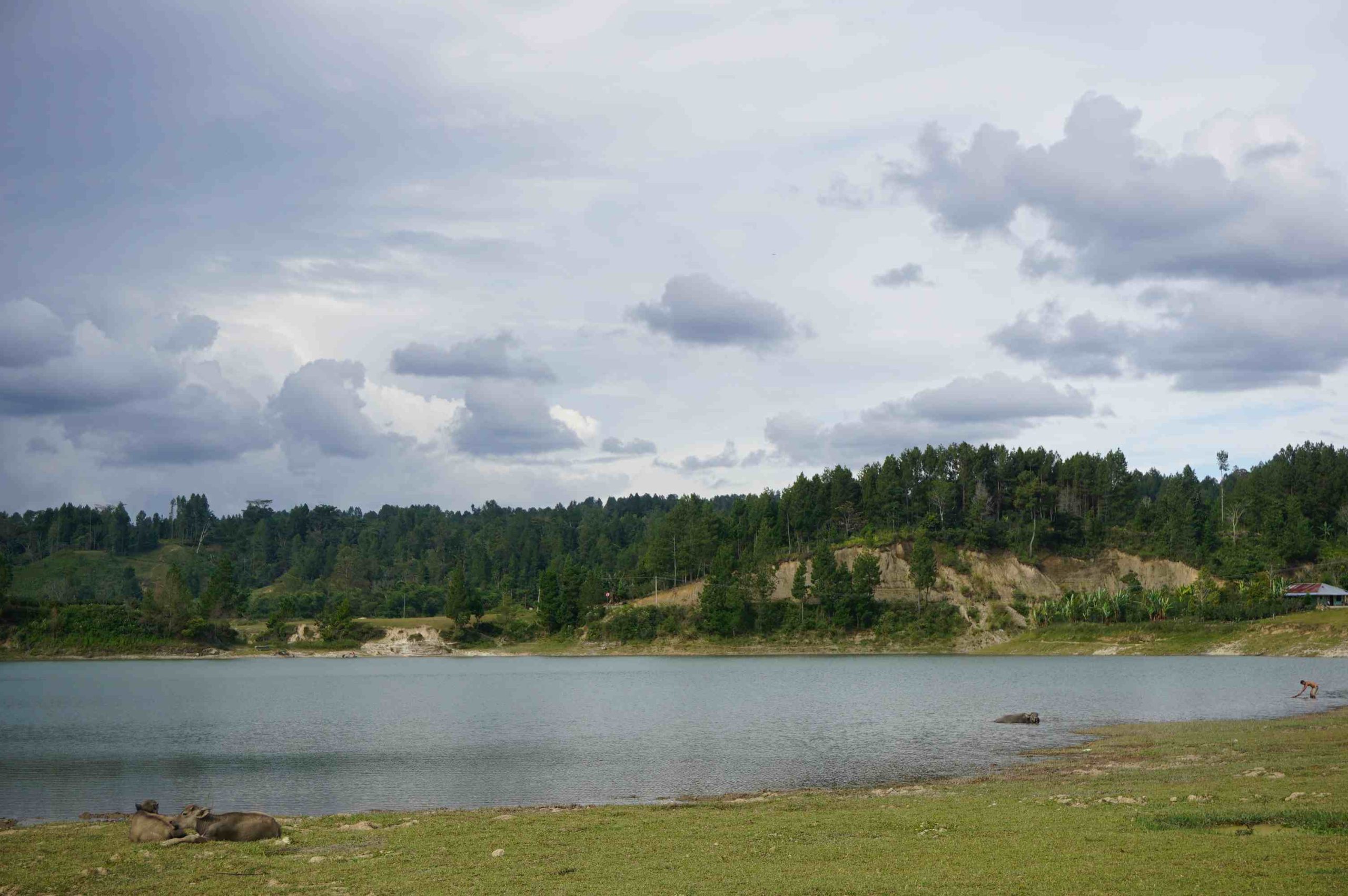 Danau di atas Danau; Sidihoni namanya